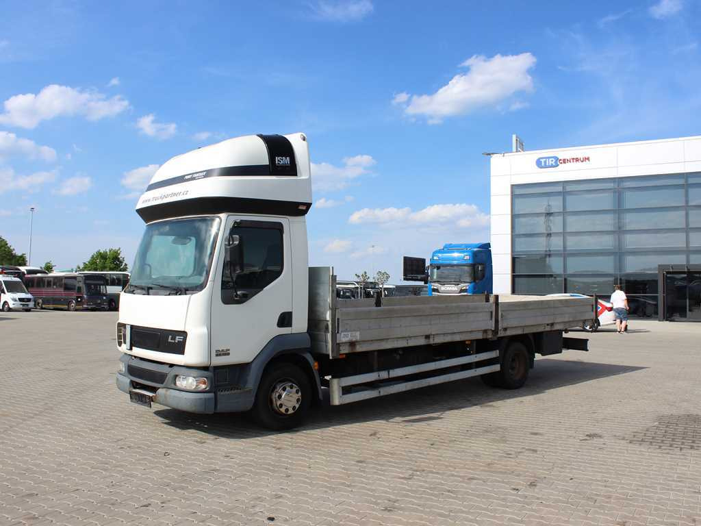 DAF LF 45.180, SLEEPING BODY, EURO 3, TIRES 80% - شاحنات مسطحة: صورة 1 DAF LF 45.180, SLEEPING BODY, EURO 3, TIRES 80% - شاحنات مسطحة: صورة 1