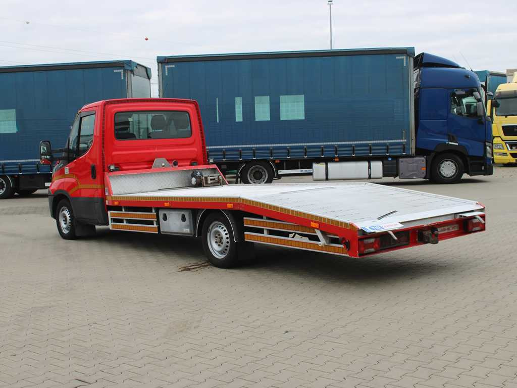 Iveco 35S18, EURO 6, WINCH, DRIVES, TIRES 80% - شاحنة سحب: صورة 5 Iveco 35S18, EURO 6, WINCH, DRIVES, TIRES 80% - شاحنة سحب: صورة 5
