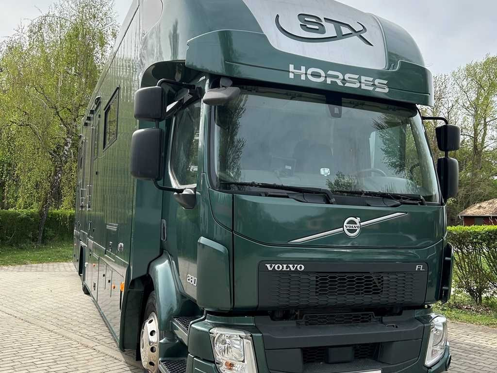 Volvo STX FL, 6 PEOPLE, 5 HORSES, CAMERA, 2X TAIL LIFT - شاحنة نقل خيل: صورة 2 Volvo STX FL, 6 PEOPLE, 5 HORSES, CAMERA, 2X TAIL LIFT - شاحنة نقل خيل: صورة 2