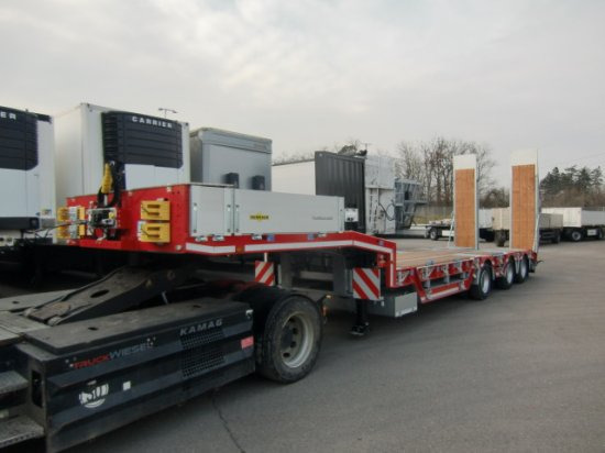 HUMBAUR HTSK 30 schräg, 3-Achs Tieflader, Radmulden, Liftachse, Nachlaufachse, Verzinkt - نصف مقطورة بلودر منخفض: صورة 1 HUMBAUR HTSK 30 schräg, 3-Achs Tieflader, Radmulden, Liftachse, Nachlaufachse, Verzinkt - نصف مقطورة بلودر منخفض: صورة 1