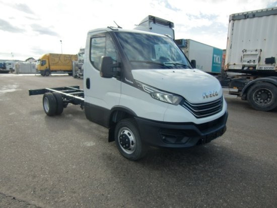 Iveco Daily 40 - 180 Fahrgestell, E6 Automatik mehrere Einheiten verfügbar - شاحنة بهيكل معدني للمقصورة: صورة 3 Iveco Daily 40 - 180 Fahrgestell, E6 Automatik mehrere Einheiten verfügbar - شاحنة بهيكل معدني للمقصورة: صورة 3