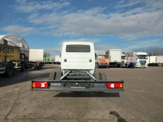 Iveco Daily 40 - 180 Fahrgestell, E6 Automatik mehrere Einheiten verfügbar - شاحنة بهيكل معدني للمقصورة: صورة 5 Iveco Daily 40 - 180 Fahrgestell, E6 Automatik mehrere Einheiten verfügbar - شاحنة بهيكل معدني للمقصورة: صورة 5