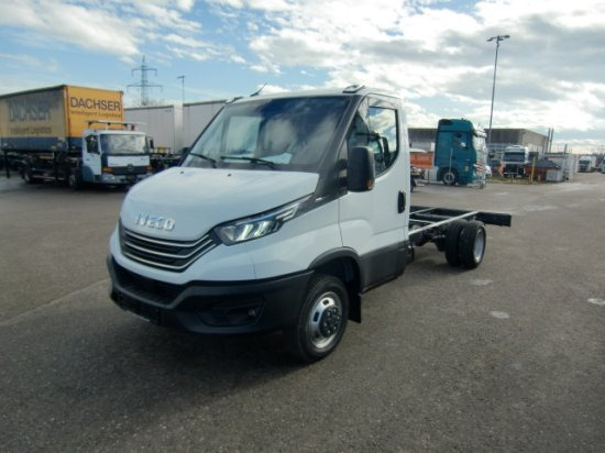 Iveco Daily 40 - 180 Fahrgestell, E6 Automatik mehrere Einheiten verfügbar - شاحنة بهيكل معدني للمقصورة: صورة 1 Iveco Daily 40 - 180 Fahrgestell, E6 Automatik mehrere Einheiten verfügbar - شاحنة بهيكل معدني للمقصورة: صورة 1