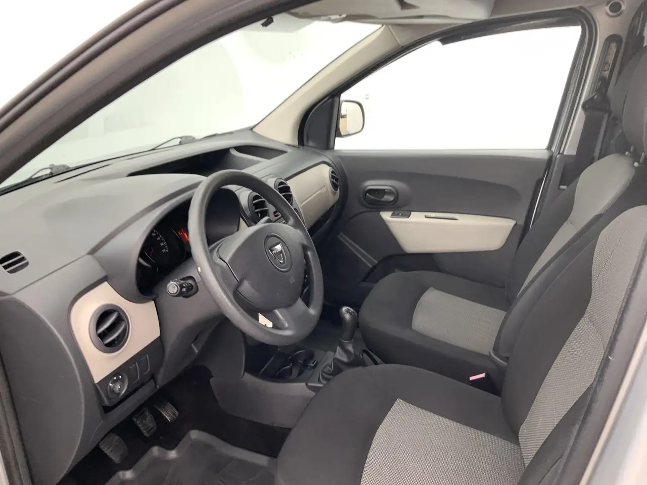 Dacia Dokker 1.5 dCi 75 Ambiance Airco Alu Velg Trekhaak 1200 k - فان المدمجة: صورة 5 Dacia Dokker 1.5 dCi 75 Ambiance Airco Alu Velg Trekhaak 1200 k - فان المدمجة: صورة 5