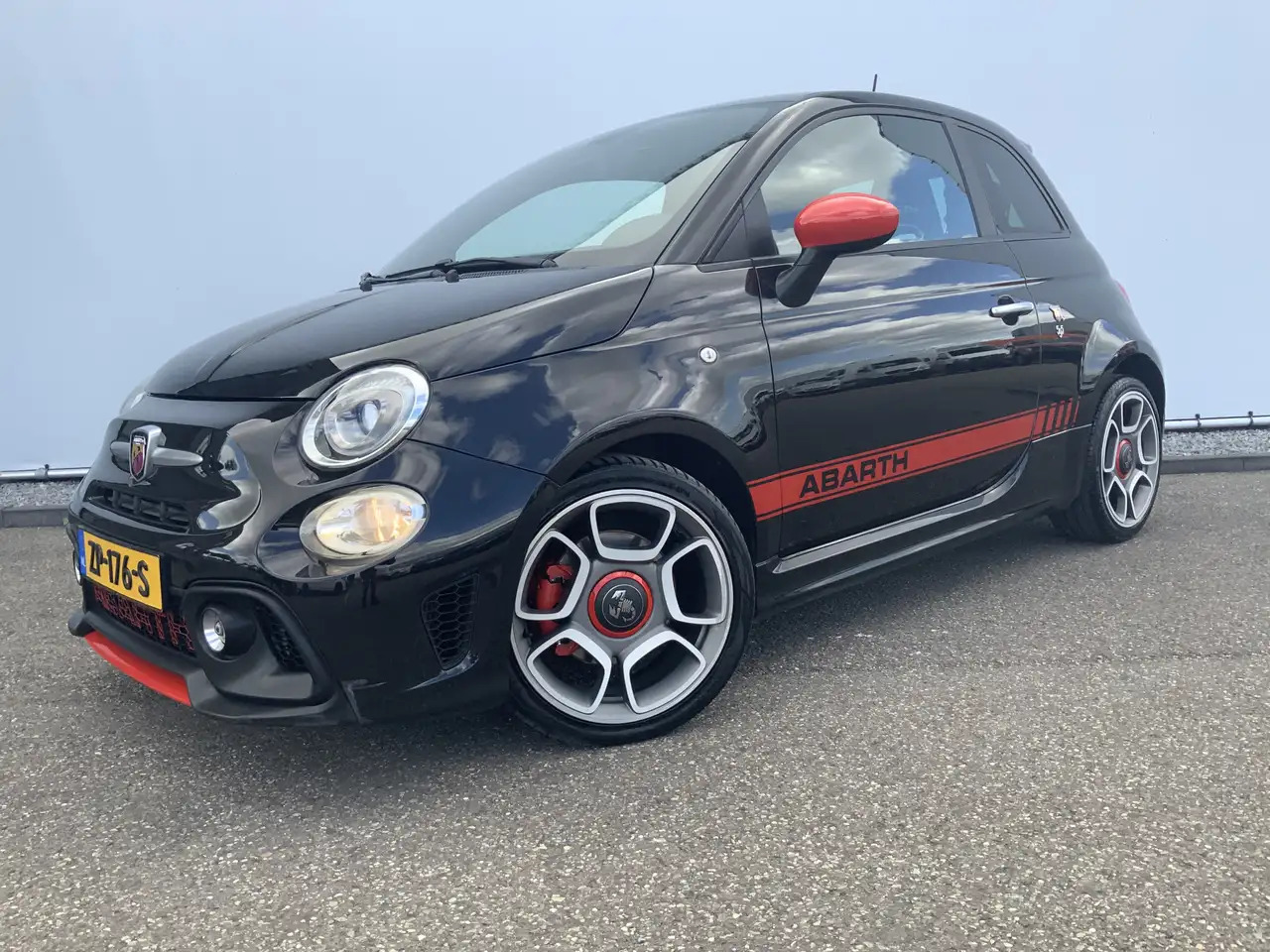 Fiat 500C Abarth 1.4 T-Jet 595 Automaat Euro 6 - كابريوليه: صورة 1 Fiat 500C Abarth 1.4 T-Jet 595 Automaat Euro 6 - كابريوليه: صورة 1