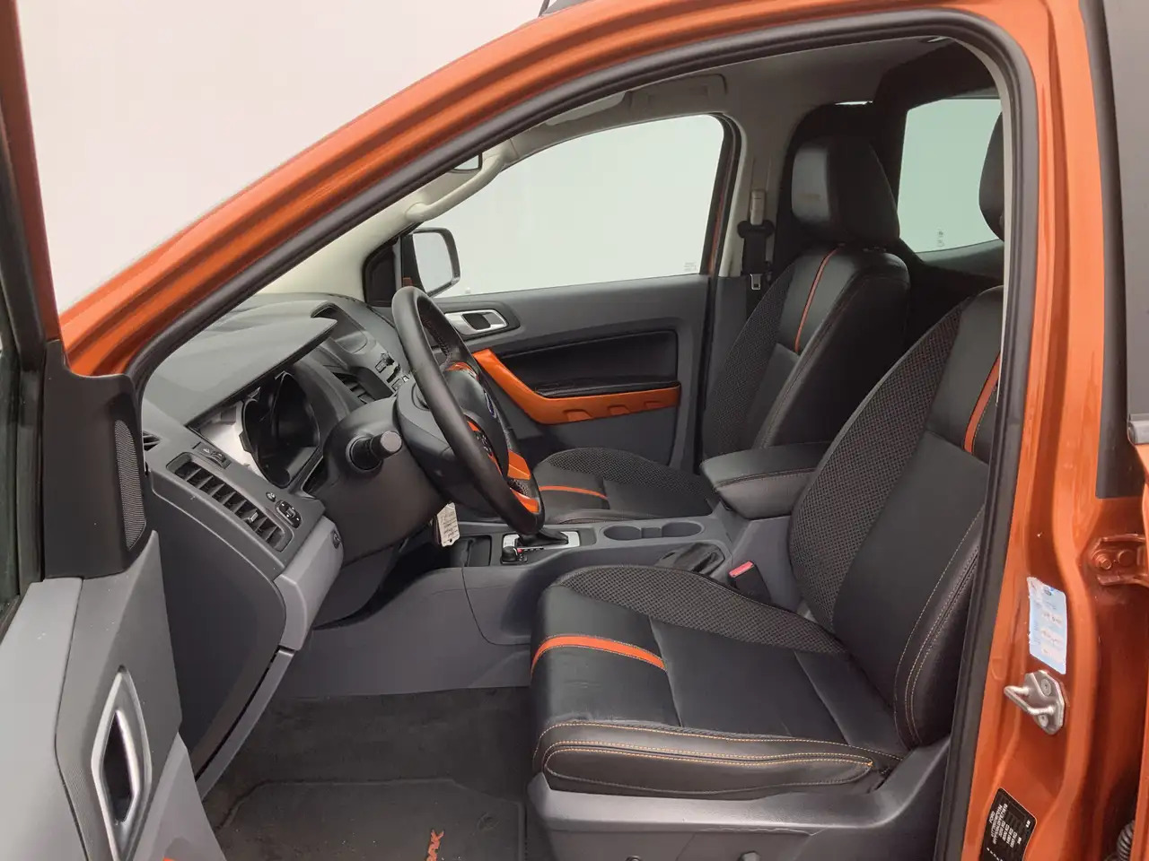Ford Ranger 3.2 TDCi Wildtrak Super Automaat Cab Airco Cruise - شاحنة البيك أب: صورة 4 Ford Ranger 3.2 TDCi Wildtrak Super Automaat Cab Airco Cruise - شاحنة البيك أب: صورة 4