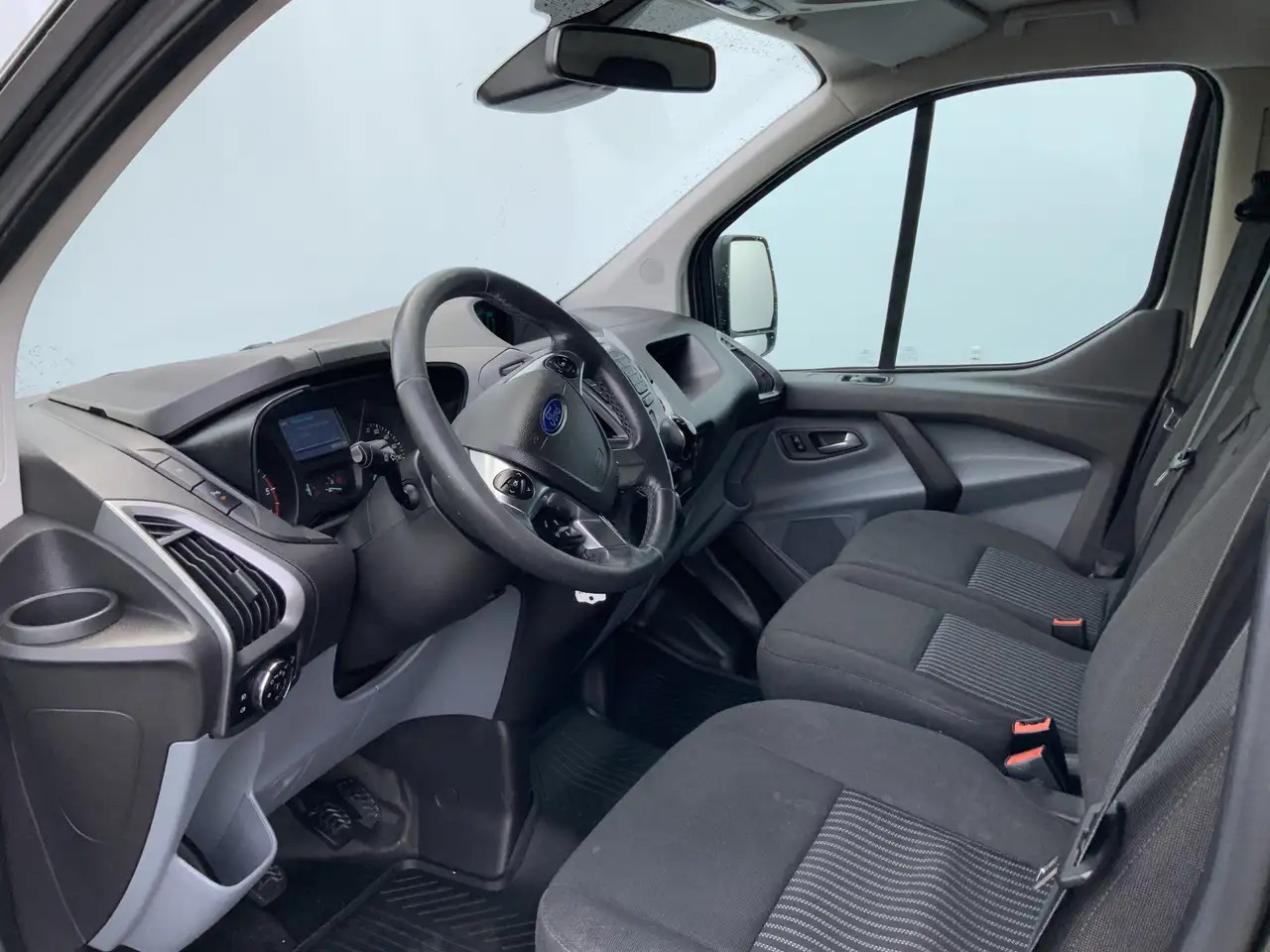 Ford Transit Custom 270 2.2 TDCI L1H1 Trend Airco Camera Cruise Dakdra - فان: صورة 5 Ford Transit Custom 270 2.2 TDCI L1H1 Trend Airco Camera Cruise Dakdra - فان: صورة 5