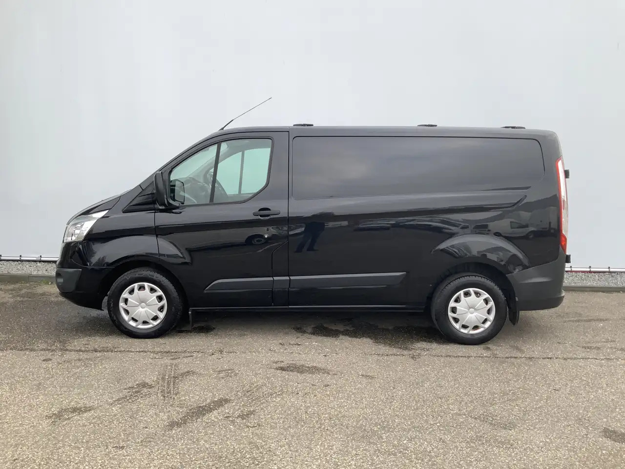 Ford Transit Custom 270 2.2 TDCI L1H1 Trend Airco Cruise 3 Zits Camera - فان: صورة 3 Ford Transit Custom 270 2.2 TDCI L1H1 Trend Airco Cruise 3 Zits Camera - فان: صورة 3