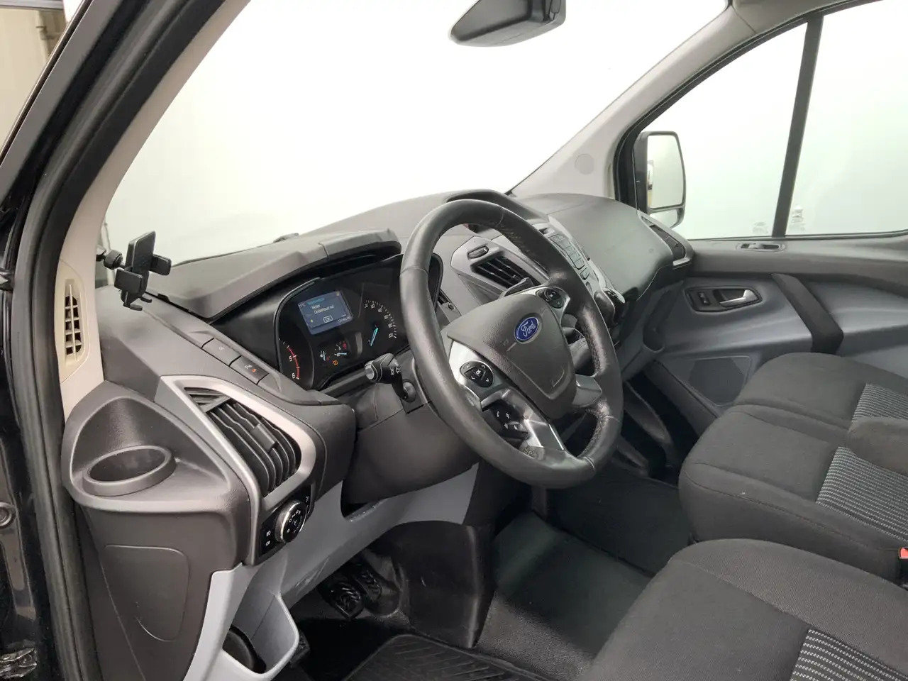 Ford Transit Custom 270 2.2 TDCI L1H1 Trend Airco Cruise 3 Zits Camera - فان: صورة 5 Ford Transit Custom 270 2.2 TDCI L1H1 Trend Airco Cruise 3 Zits Camera - فان: صورة 5