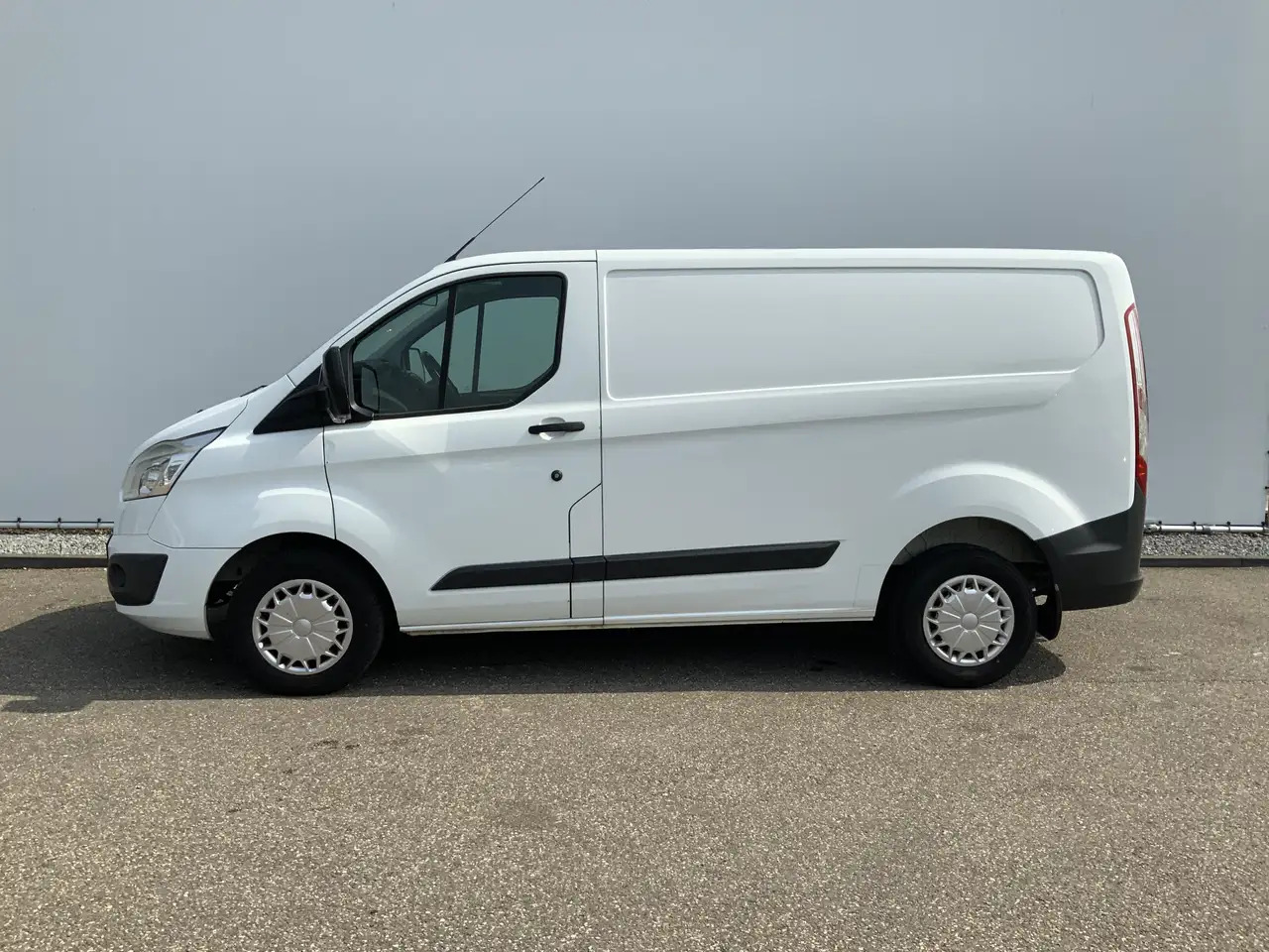 Ford Transit Custom 290 2.2 TDCI L1H2 Trend Airco Cruise 3 Zits Trekha - فان: صورة 3 Ford Transit Custom 290 2.2 TDCI L1H2 Trend Airco Cruise 3 Zits Trekha - فان: صورة 3