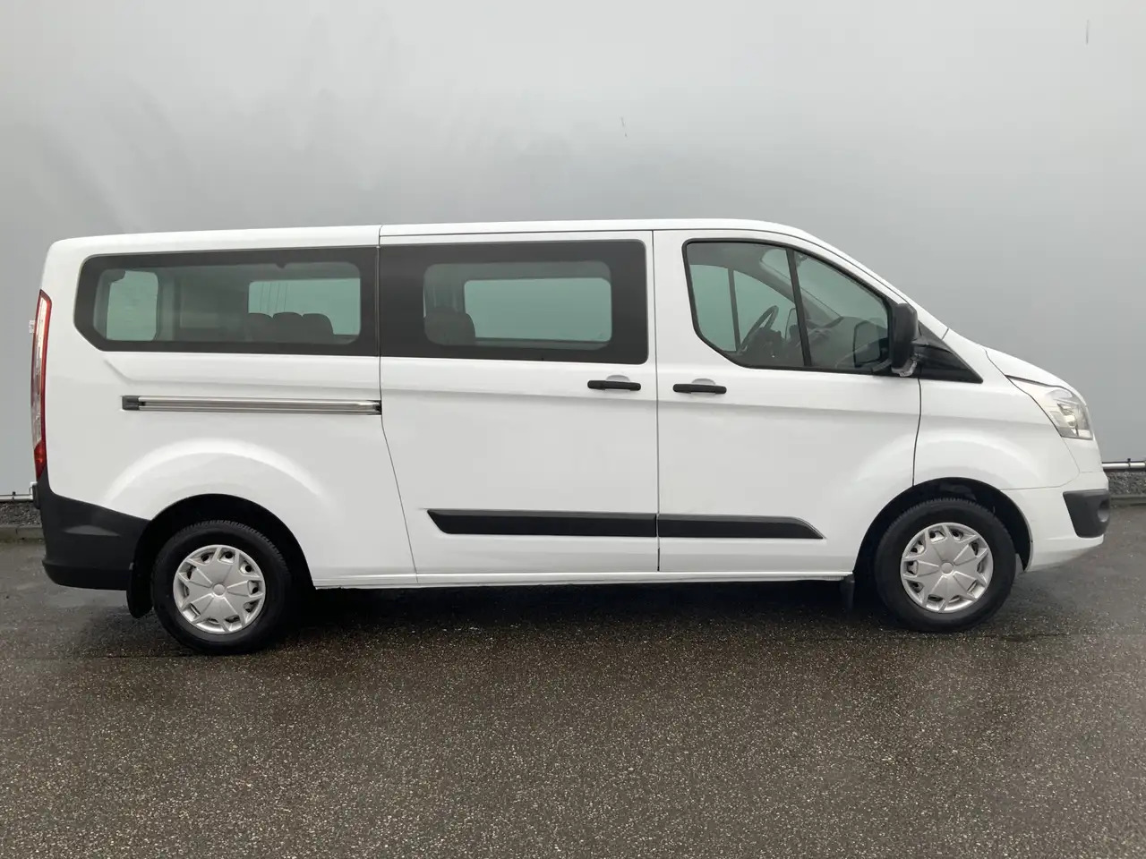 ميكروباص Ford Transit Custom 300 2.2 TDCI L2H1 (11000,- ex btw /ex bpm)Trend: صورة 16