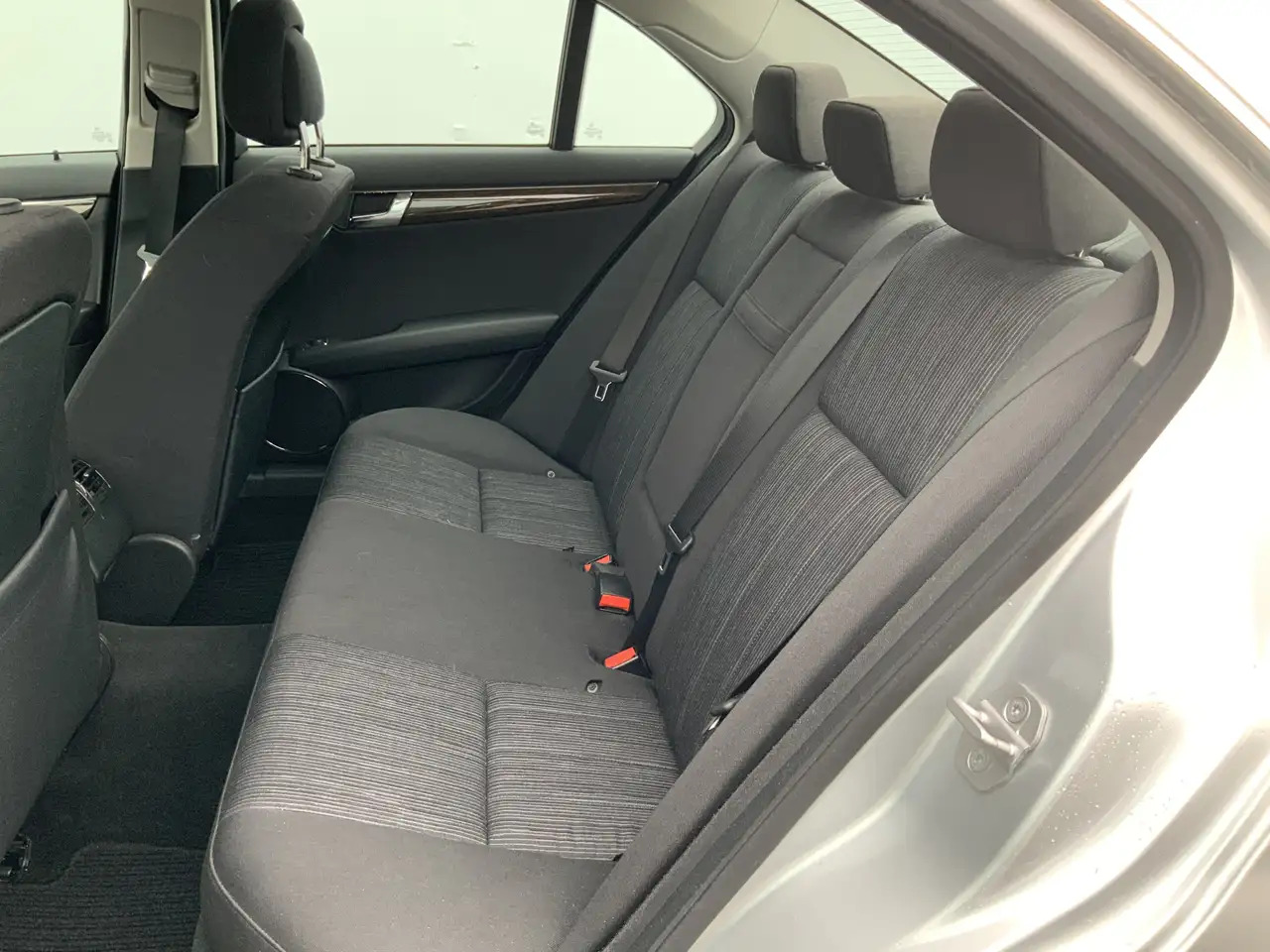 Mercedes-Benz C 200 K Elegance UNIEK ! Airco Compressor Alu Velg Euro - سيدان: صورة 5 Mercedes-Benz C 200 K Elegance UNIEK ! Airco Compressor Alu Velg Euro - سيدان: صورة 5