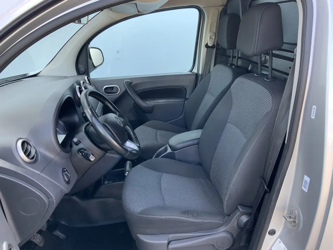 Mercedes-Benz Citan 109 CDI BlueEFFICIENCY Airco Cruise Euro 5 - فان المدمجة: صورة 4 Mercedes-Benz Citan 109 CDI BlueEFFICIENCY Airco Cruise Euro 5 - فان المدمجة: صورة 4