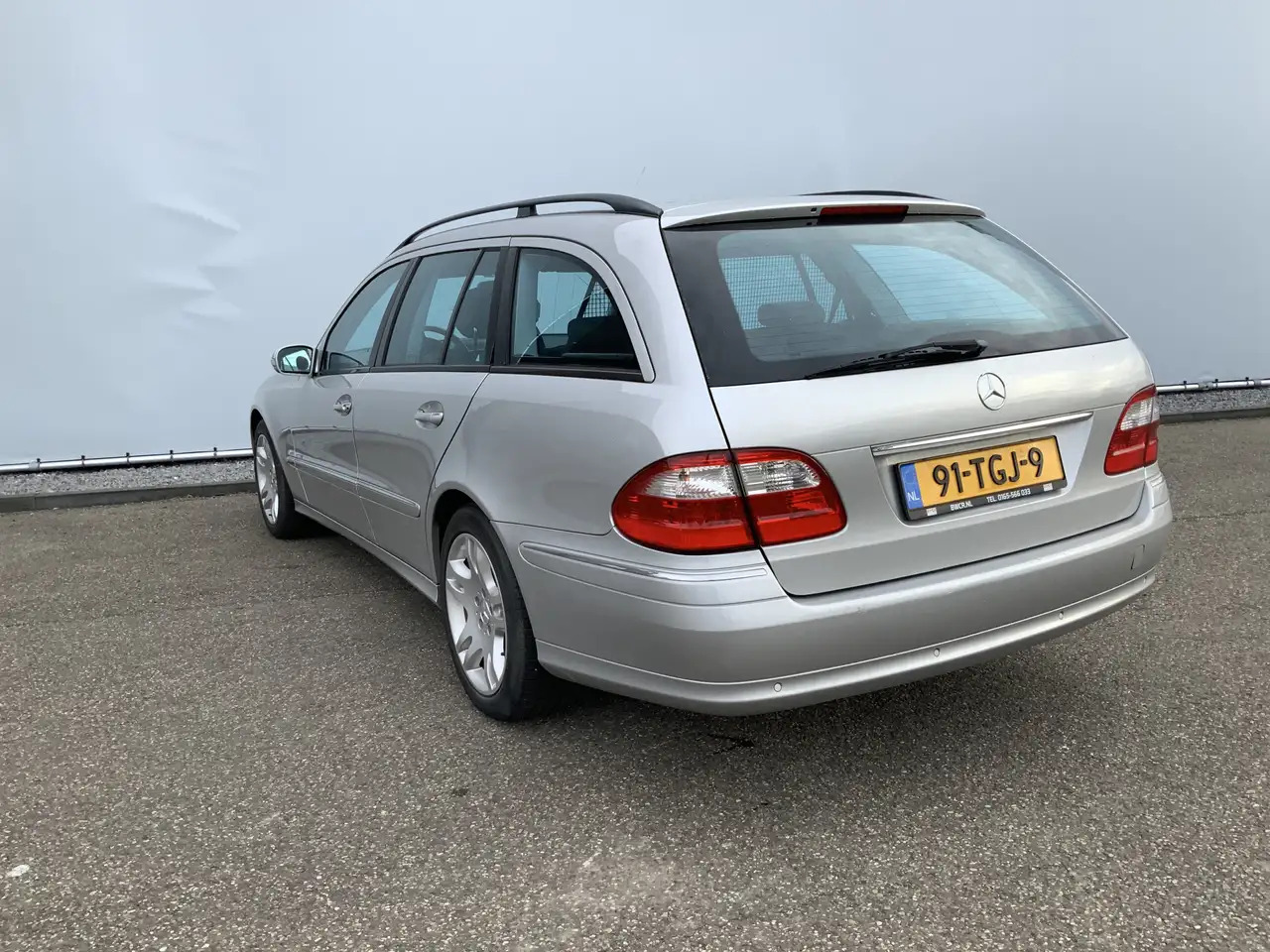 Mercedes-Benz E 500 Combi V8 Elegance 4-Matic airmatic,full option - سيارة: صورة 2 Mercedes-Benz E 500 Combi V8 Elegance 4-Matic airmatic,full option - سيارة: صورة 2