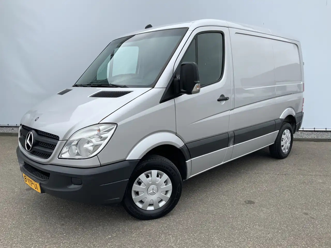 Mercedes-Benz Sprinter 213 2.2 CDI 325 L1H1 Airco Cruise Euro 4 - فان: صورة 1 Mercedes-Benz Sprinter 213 2.2 CDI 325 L1H1 Airco Cruise Euro 4 - فان: صورة 1
