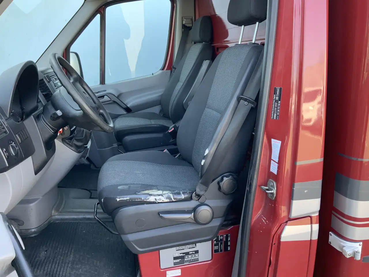 Mercedes-Benz Sprinter 313 2.2 CDI 366 Vriesauto _40gr 10 Deuren werkt 10 - شاحنة توصيل مبردة: صورة 4 Mercedes-Benz Sprinter 313 2.2 CDI 366 Vriesauto _40gr 10 Deuren werkt 10 - شاحنة توصيل مبردة: صورة 4