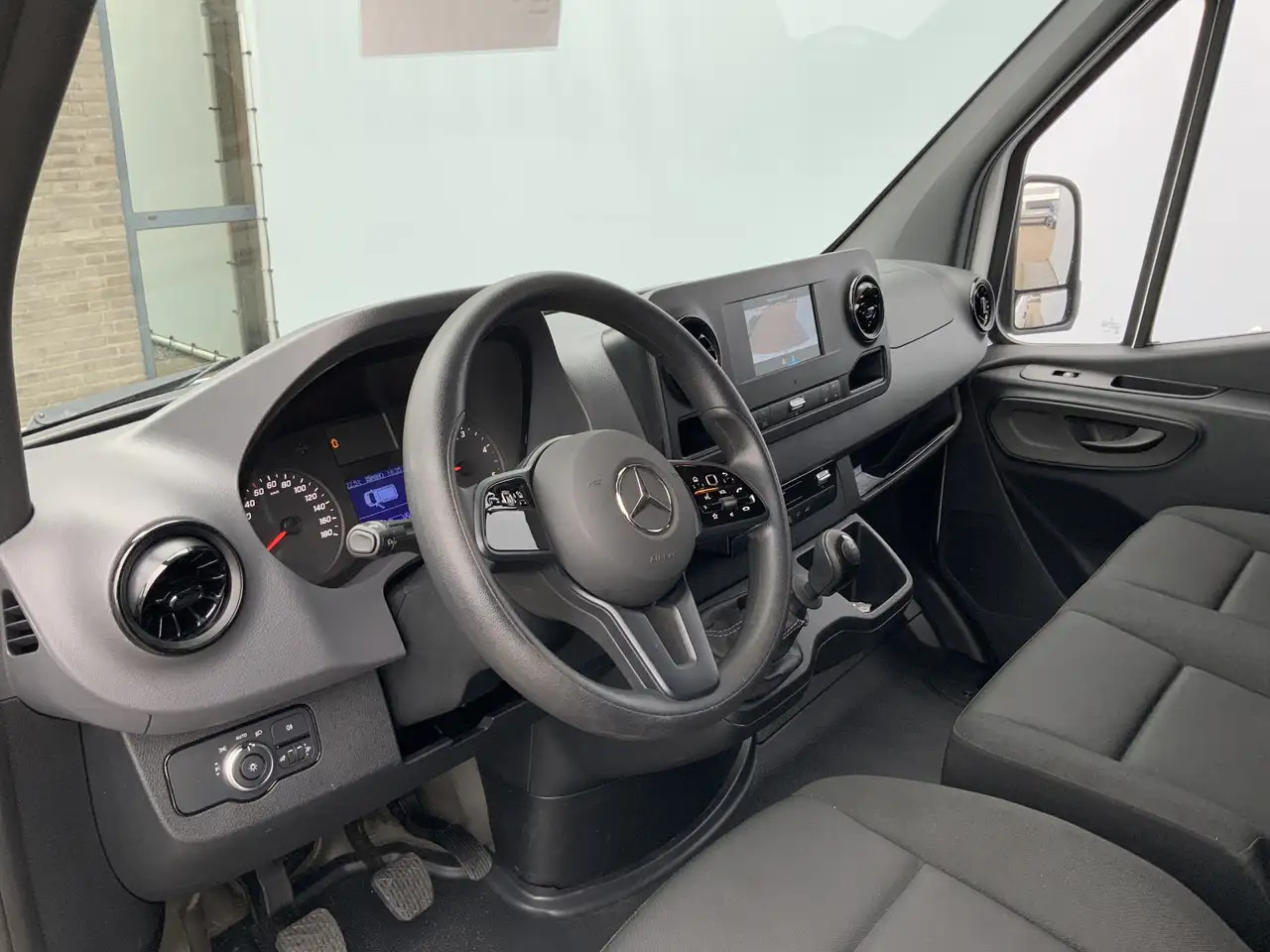 Mercedes-Benz Sprinter 314 2.2 CDI L2H2 Airco Camera Navi 3 Zits MBUX Sch - فان: صورة 5 Mercedes-Benz Sprinter 314 2.2 CDI L2H2 Airco Camera Navi 3 Zits MBUX Sch - فان: صورة 5