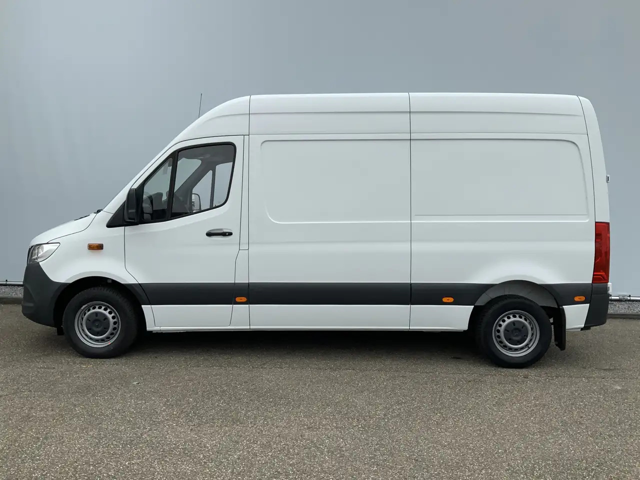 Mercedes-Benz Sprinter 314 2.2 CDI L2H2 Airco Camera Navi 3 Zits MBUX Sch - فان: صورة 3 Mercedes-Benz Sprinter 314 2.2 CDI L2H2 Airco Camera Navi 3 Zits MBUX Sch - فان: صورة 3