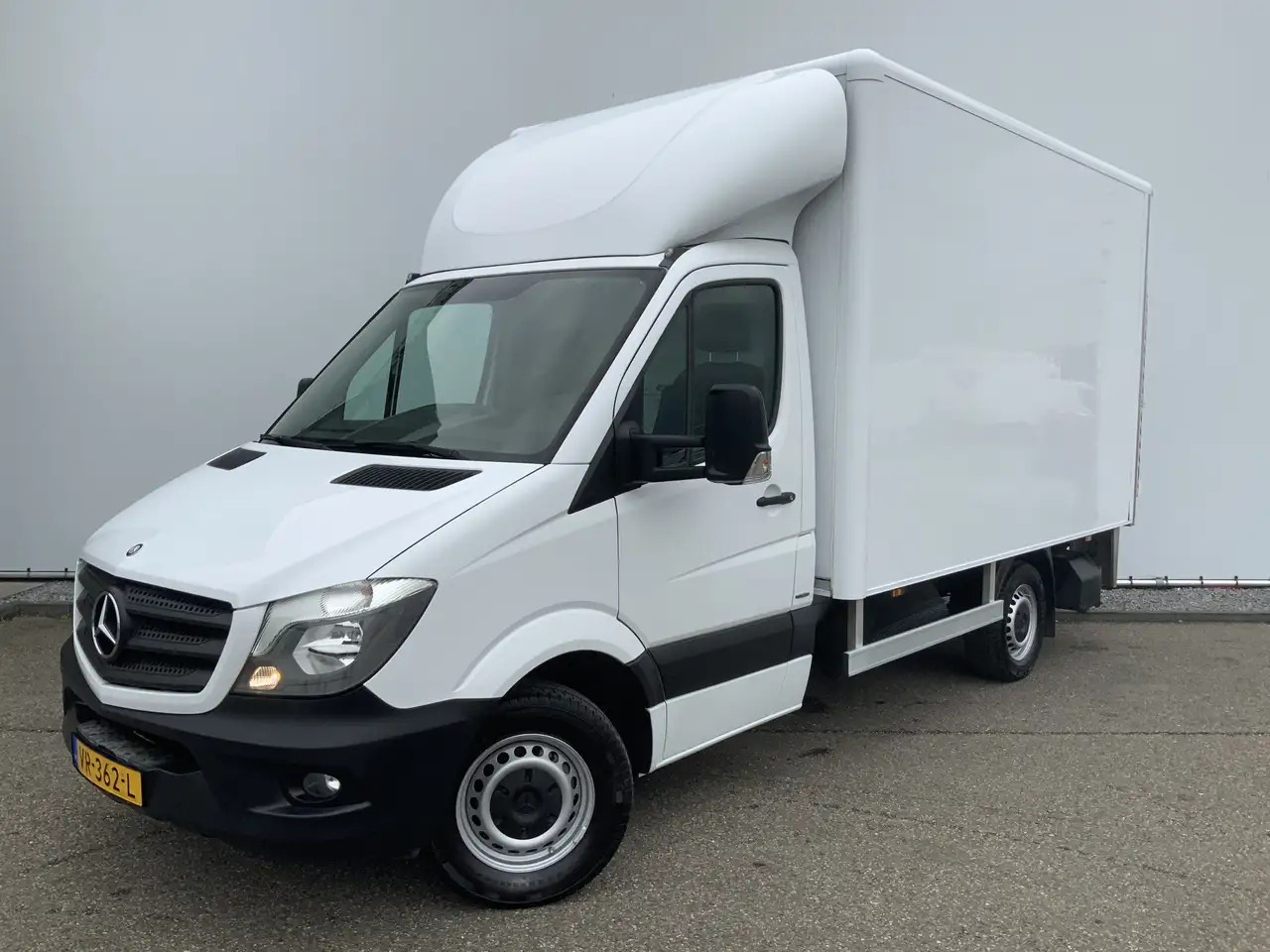 Mercedes-Benz Sprinter 416 2.2 BlueTEC 366 Meubelbak & Lift Automaat Airc - شاحنة بصندوق مغلق: صورة 1 Mercedes-Benz Sprinter 416 2.2 BlueTEC 366 Meubelbak & Lift Automaat Airc - شاحنة بصندوق مغلق: صورة 1