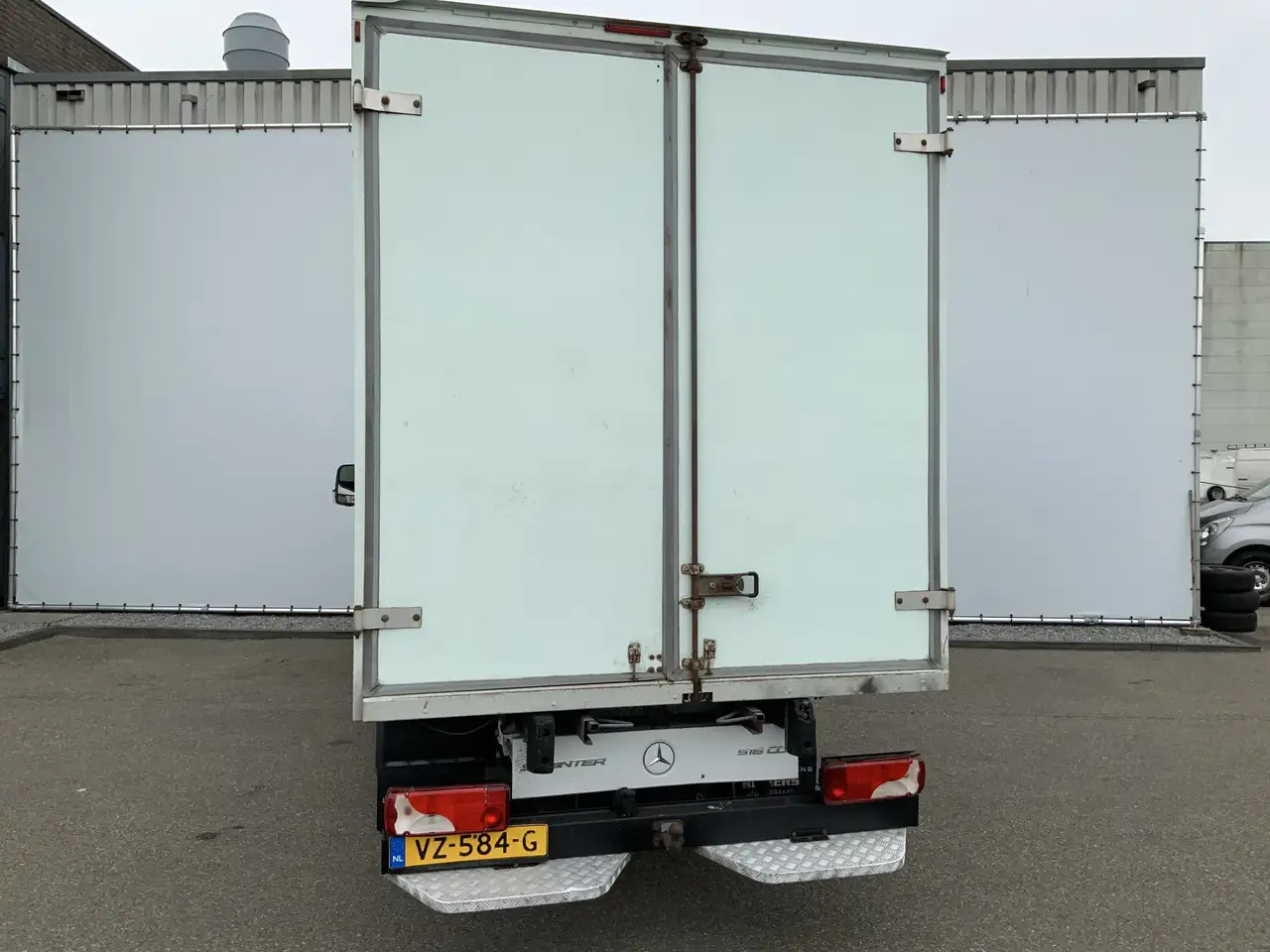 Mercedes-Benz Sprinter 516 2.2 CDI 432 Meubelbak&Deuren &Trap Airco 3 Zit - شاحنة بصندوق مغلق: صورة 2 Mercedes-Benz Sprinter 516 2.2 CDI 432 Meubelbak&Deuren &Trap Airco 3 Zit - شاحنة بصندوق مغلق: صورة 2