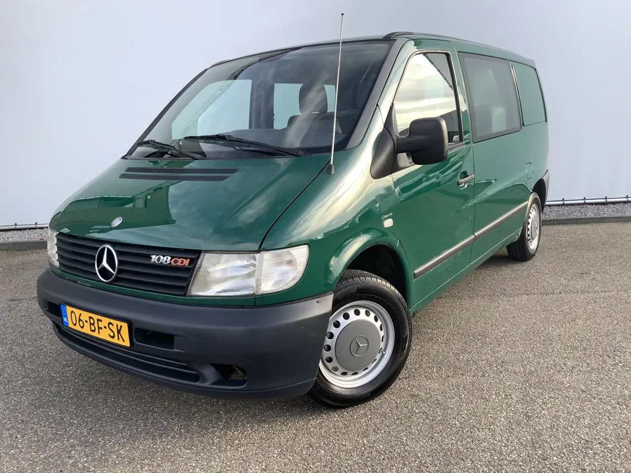 Mercedes-Benz Vito 108 CDI Dub Cab 5 Zits Airco Trekhaak 2000 kg Came - الشاحنات الصغيرة كابينة مزدوجة: صورة 1 Mercedes-Benz Vito 108 CDI Dub Cab 5 Zits Airco Trekhaak 2000 kg Came - الشاحنات الصغيرة كابينة مزدوجة: صورة 1