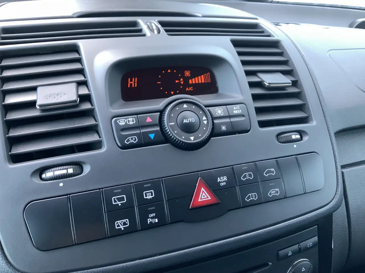 Mercedes-Benz Vito 122 CDI 320 Automaat Airco 2 Zits Leer Trekhaak 20 - فان: صورة 4 Mercedes-Benz Vito 122 CDI 320 Automaat Airco 2 Zits Leer Trekhaak 20 - فان: صورة 4