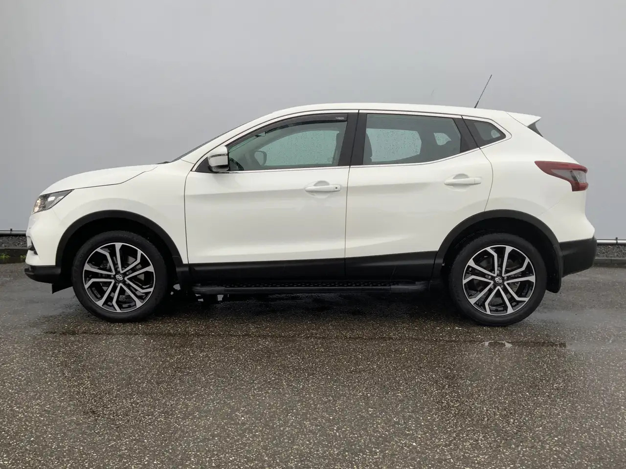 Nissan Qashqai 1.3 DIG-T Visia A SUV Airco Cruise Groot Scherm Na - سيارة دفع رباعي: صورة 4 Nissan Qashqai 1.3 DIG-T Visia A SUV Airco Cruise Groot Scherm Na - سيارة دفع رباعي: صورة 4