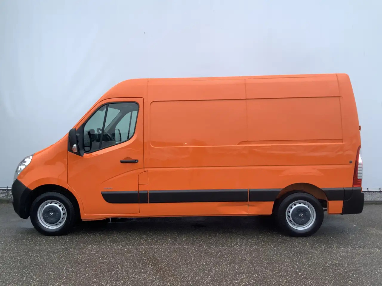 Opel Movano 2.3 CDTI BiTurbo L2H3 Start/Stop Airco 3 Zits Trek - فان: صورة 3 Opel Movano 2.3 CDTI BiTurbo L2H3 Start/Stop Airco 3 Zits Trek - فان: صورة 3