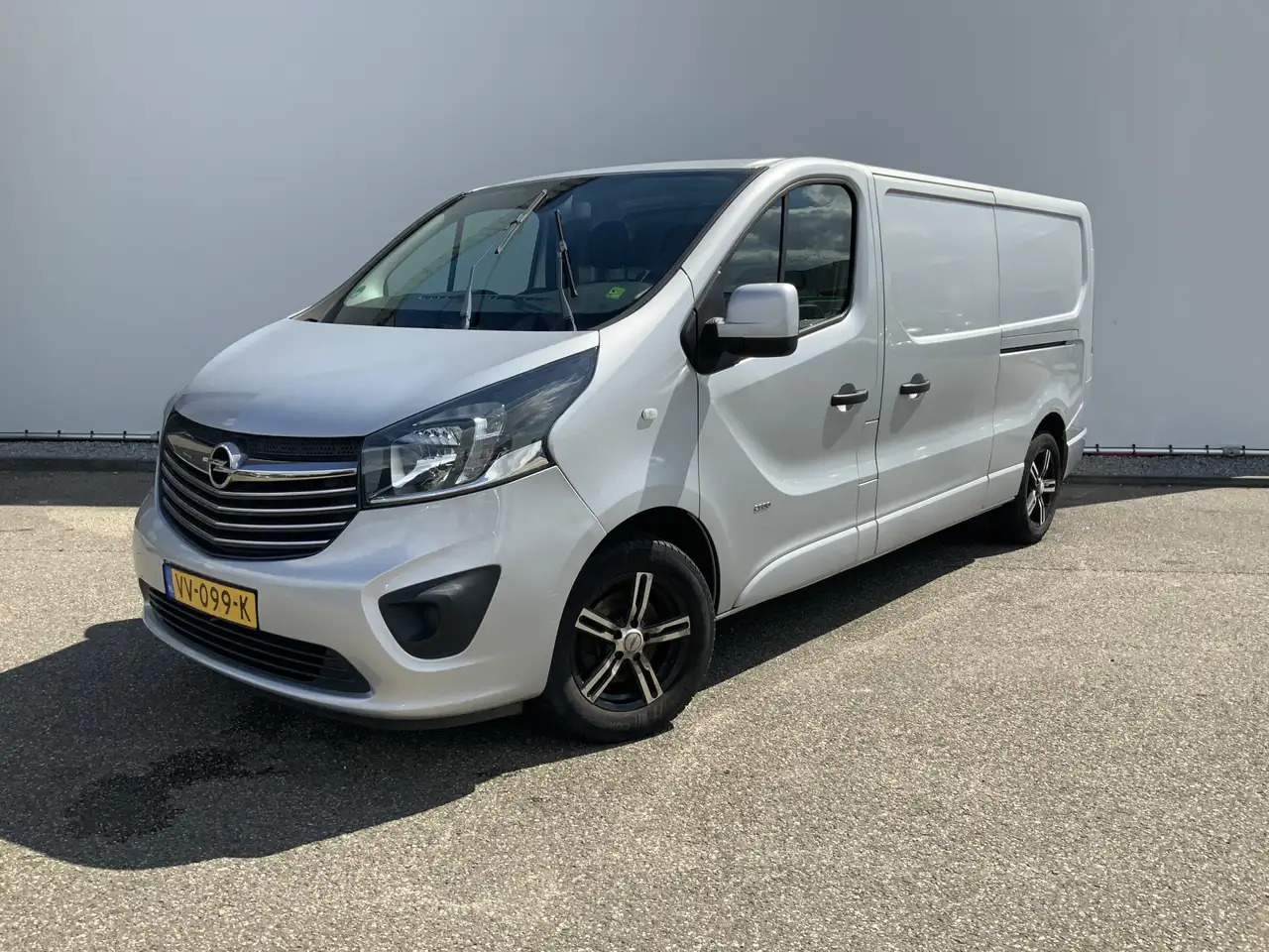 Opel Vivaro 1.6 CDTI L2H1 Sport EcoFlex (MOTOR DEFECT !!!!)Air - فان: صورة 1 Opel Vivaro 1.6 CDTI L2H1 Sport EcoFlex (MOTOR DEFECT !!!!)Air - فان: صورة 1