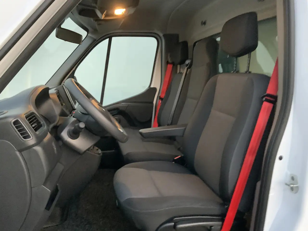 Renault Master T35 2.3 dCi 145 L3 Meubelbak&Klep Zijdeur Airco Cr - شاحنة بصندوق مغلق: صورة 5 Renault Master T35 2.3 dCi 145 L3 Meubelbak&Klep Zijdeur Airco Cr - شاحنة بصندوق مغلق: صورة 5