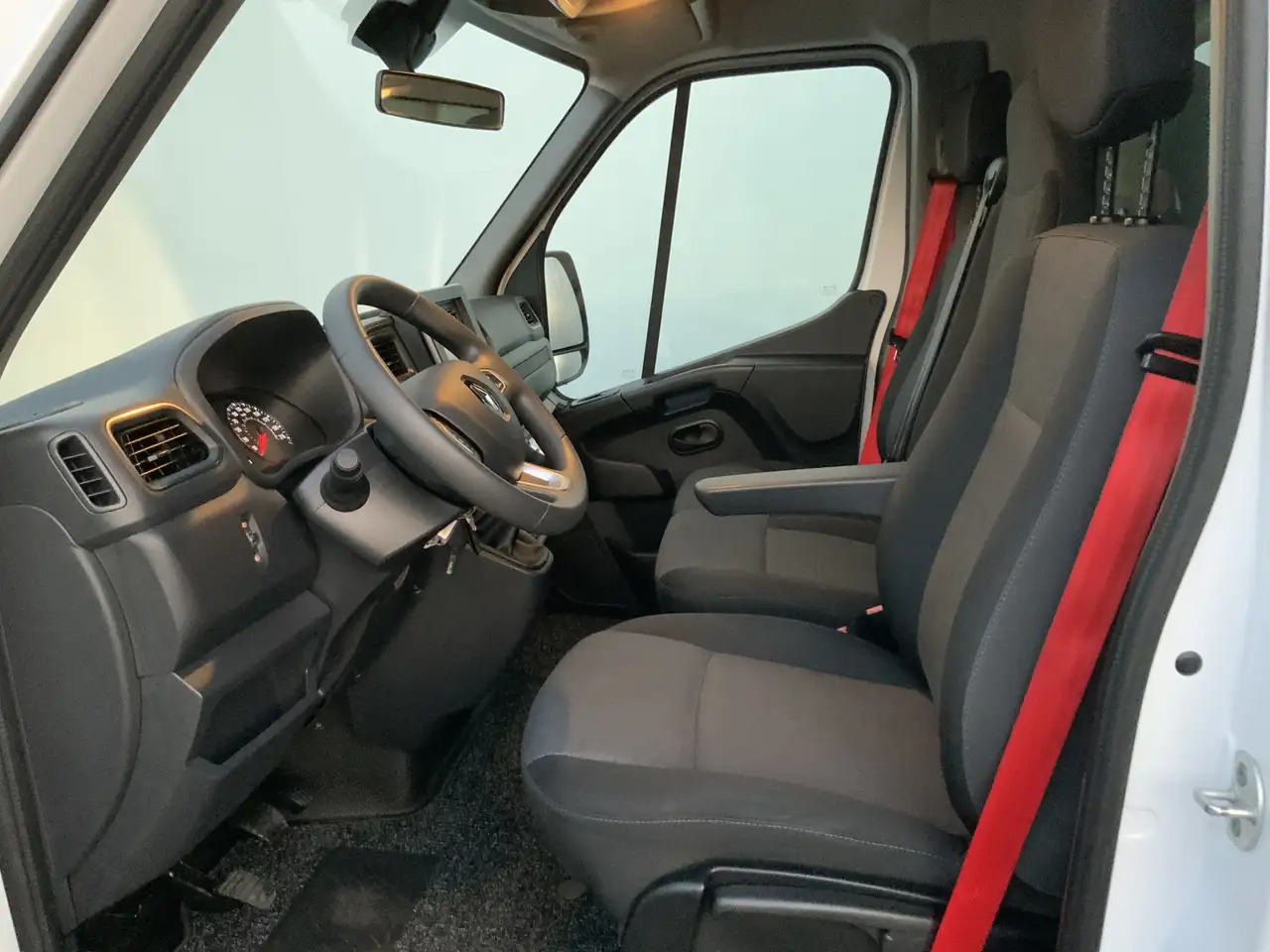 Renault Master T35 2.3 dCi 145 L3 Meubelbak&Klep Zijdeur Airco Cr - شاحنة بصندوق مغلق: صورة 4 Renault Master T35 2.3 dCi 145 L3 Meubelbak&Klep Zijdeur Airco Cr - شاحنة بصندوق مغلق: صورة 4