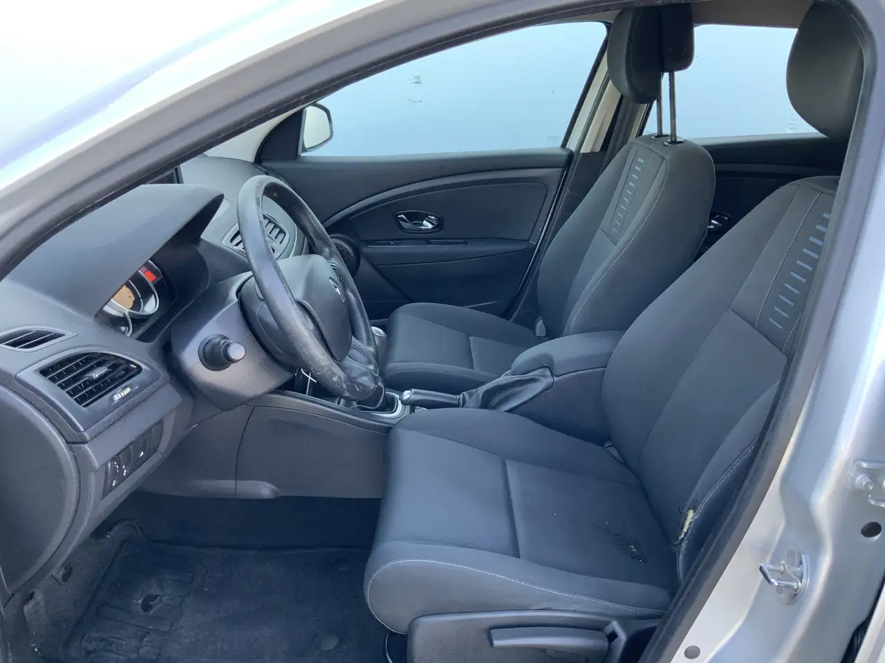 Renault Megane 1.5 dCi Expression Airco Navi Grijs Kenteken Euro - سيارة: صورة 4 Renault Megane 1.5 dCi Expression Airco Navi Grijs Kenteken Euro - سيارة: صورة 4