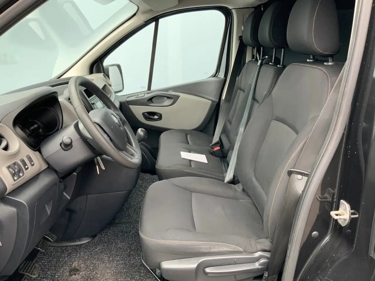 Renault Trafic 1.6 dCi T29 L2H2 Comfort Energy Airco Cruise 3 Zit - فان: صورة 5 Renault Trafic 1.6 dCi T29 L2H2 Comfort Energy Airco Cruise 3 Zit - فان: صورة 5