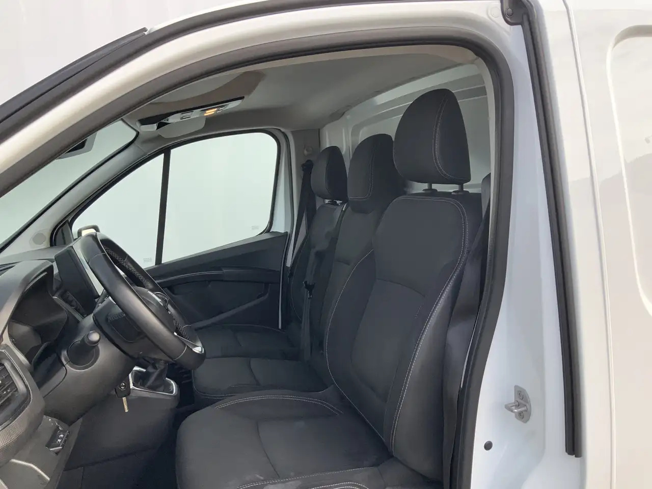 Renault Trafic 2.0 dCi 130 T30 L2H1 Work Edition Airco Cruise Nav - فان: صورة 4 Renault Trafic 2.0 dCi 130 T30 L2H1 Work Edition Airco Cruise Nav - فان: صورة 4