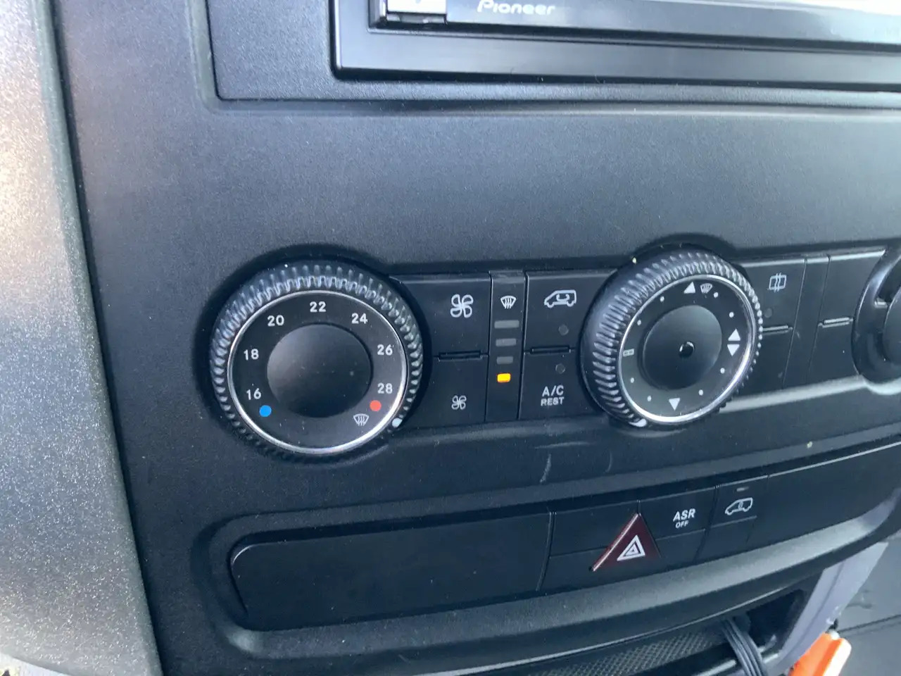 Volkswagen Crafter 50 2.0 TDI L2H1Pick Up Airco Cruise Trekhaak 3500 - شاحنة توصيل مفتوحة: صورة 5 Volkswagen Crafter 50 2.0 TDI L2H1Pick Up Airco Cruise Trekhaak 3500 - شاحنة توصيل مفتوحة: صورة 5