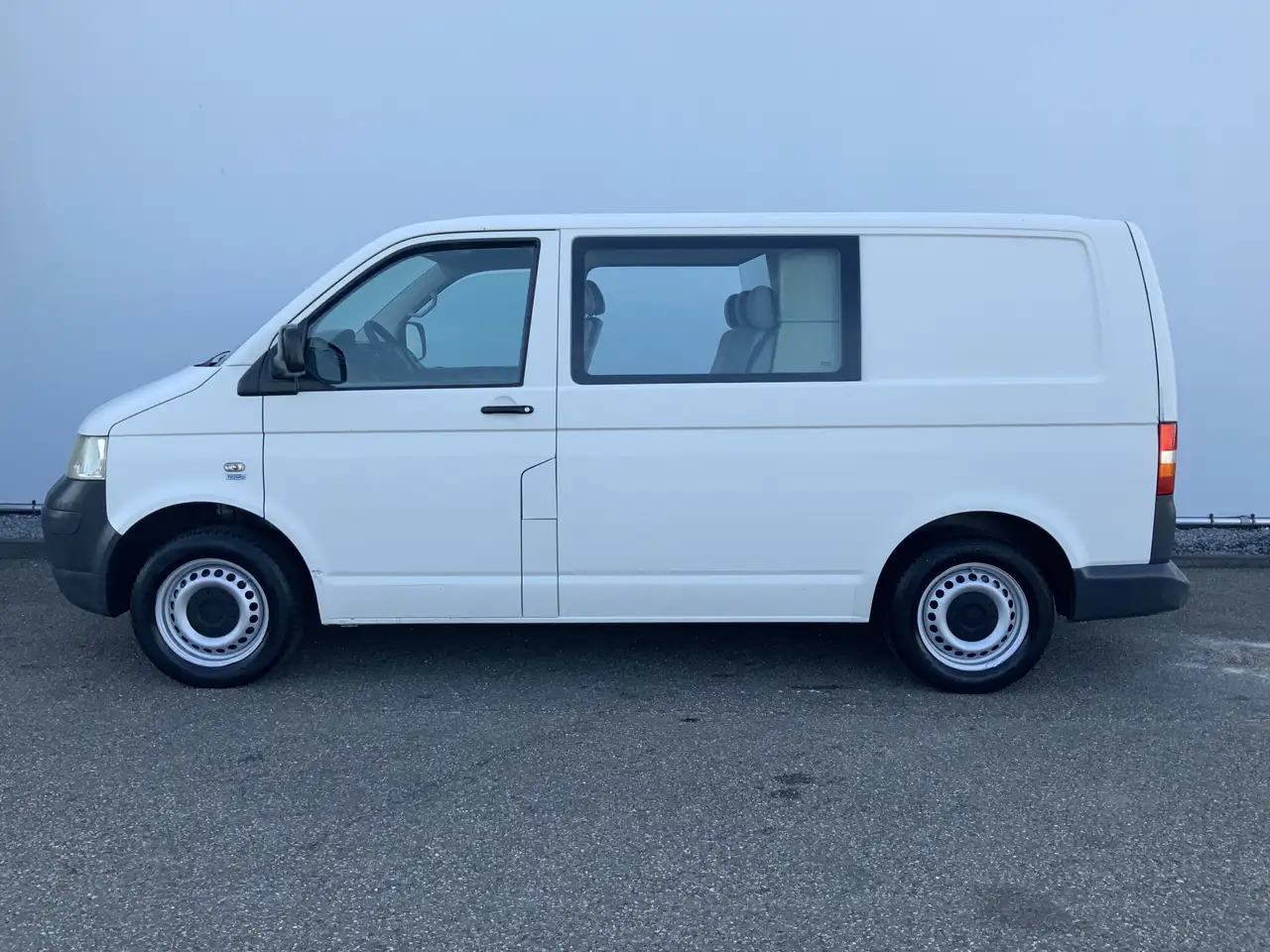 Volkswagen T5 Transporter 2.5 TDI 300 Budgetline Automaat DubCab Airco Trekh - الشاحنات الصغيرة كابينة مزدوجة: صورة 3 Volkswagen T5 Transporter 2.5 TDI 300 Budgetline Automaat DubCab Airco Trekh - الشاحنات الصغيرة كابينة مزدوجة: صورة 3