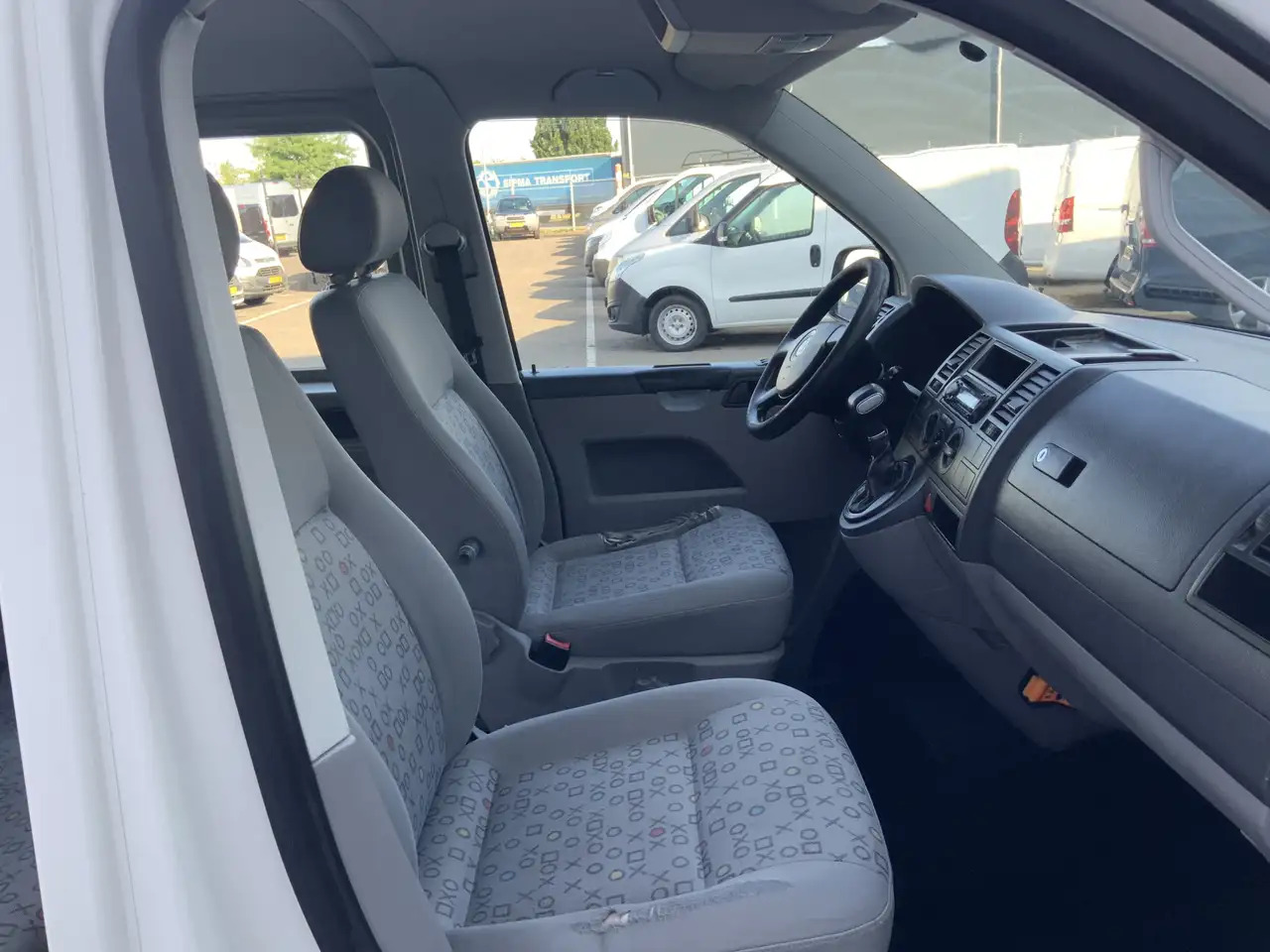 Volkswagen T5 Transporter 2.5 TDI 300 Budgetline Automaat DubCab Airco Trekh - الشاحنات الصغيرة كابينة مزدوجة: صورة 5 Volkswagen T5 Transporter 2.5 TDI 300 Budgetline Automaat DubCab Airco Trekh - الشاحنات الصغيرة كابينة مزدوجة: صورة 5