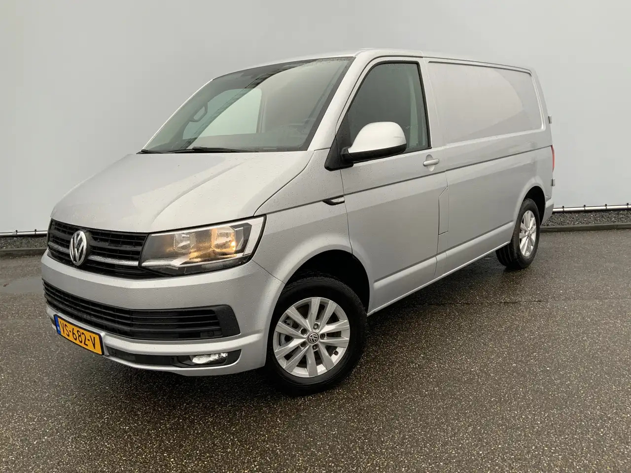 Volkswagen T6 Transporter 2.0 TDI L1H1 Highline Airco Cruise Alu Velg( R Por - فان: صورة 1 Volkswagen T6 Transporter 2.0 TDI L1H1 Highline Airco Cruise Alu Velg( R Por - فان: صورة 1