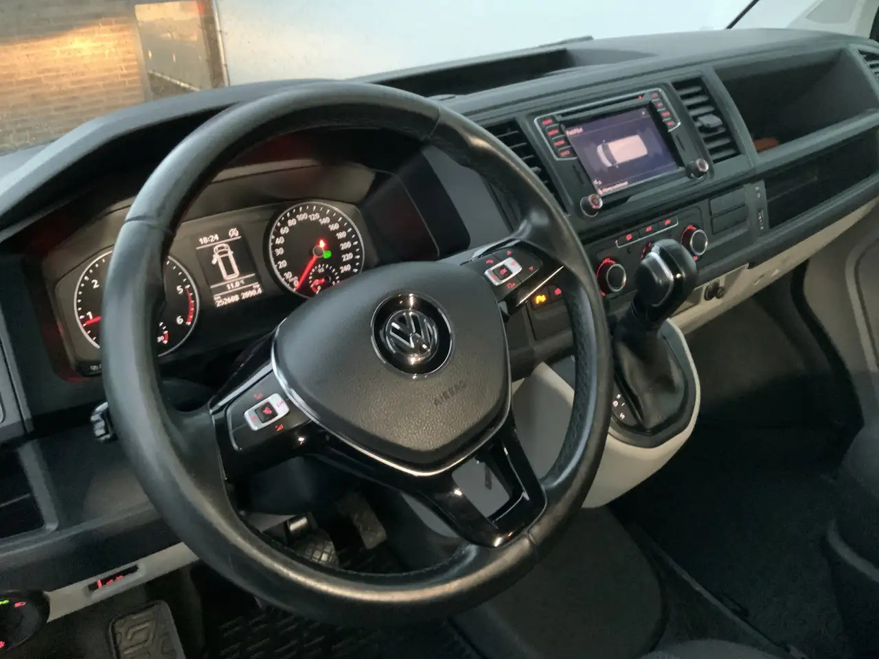Volkswagen T6 Transporter 2.0 TDI L2H2 Highline Automaat Airco Cruise Navi A - فان: صورة 5 Volkswagen T6 Transporter 2.0 TDI L2H2 Highline Automaat Airco Cruise Navi A - فان: صورة 5