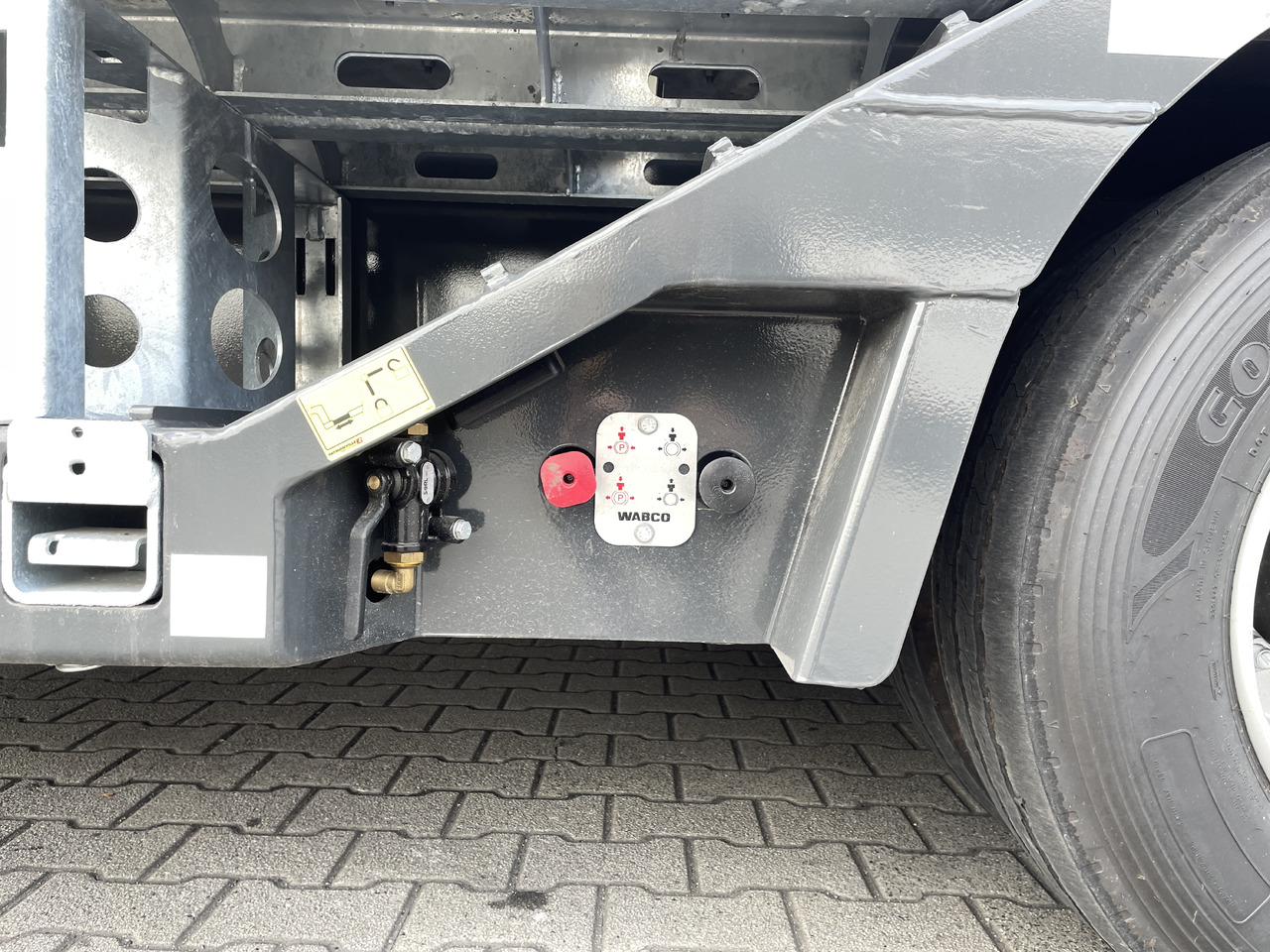 Faymonville 4-(2+2)-Achs-Tele-Semi m. Radmulden u. Rampen - نصف مقطورة بلودر منخفض: صورة 4 Faymonville 4-(2+2)-Achs-Tele-Semi m. Radmulden u. Rampen - نصف مقطورة بلودر منخفض: صورة 4