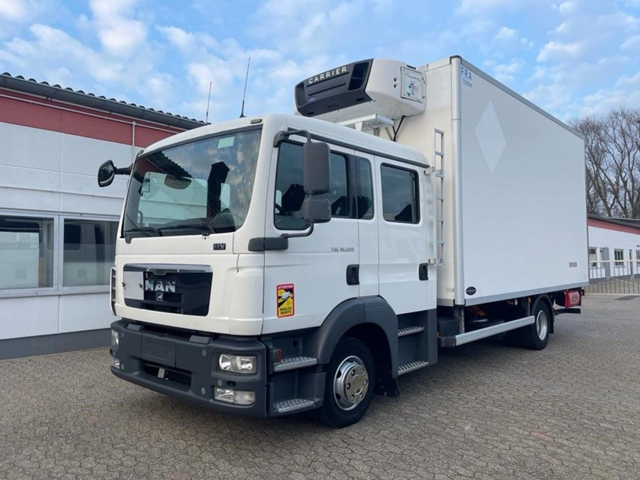 MAN TGL 10.220 Doka Tiefkühlkoffer LBW 1.5t - شاحنة ذات مبرد: صورة 1 MAN TGL 10.220 Doka Tiefkühlkoffer LBW 1.5t - شاحنة ذات مبرد: صورة 1