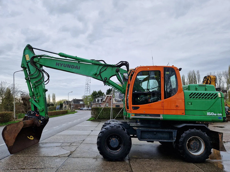 Hyundai Robex 160W-9A met 6-cilinder Cummins motor - حفار ذو عجلات: صورة 1 Hyundai Robex 160W-9A met 6-cilinder Cummins motor - حفار ذو عجلات: صورة 1