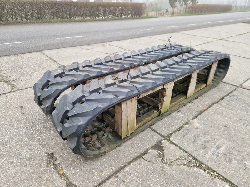 Komatsu nieuwe tracks t.b.v. PC75 tot PC88 - جنزير حديدي - شاحنة: صورة 1 Komatsu nieuwe tracks t.b.v. PC75 tot PC88 - جنزير حديدي - شاحنة: صورة 1