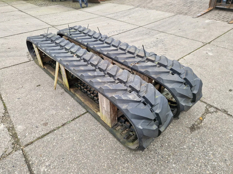 Komatsu nieuwe tracks t.b.v. PC75 tot PC88 - جنزير حديدي - شاحنة: صورة 2 Komatsu nieuwe tracks t.b.v. PC75 tot PC88 - جنزير حديدي - شاحنة: صورة 2