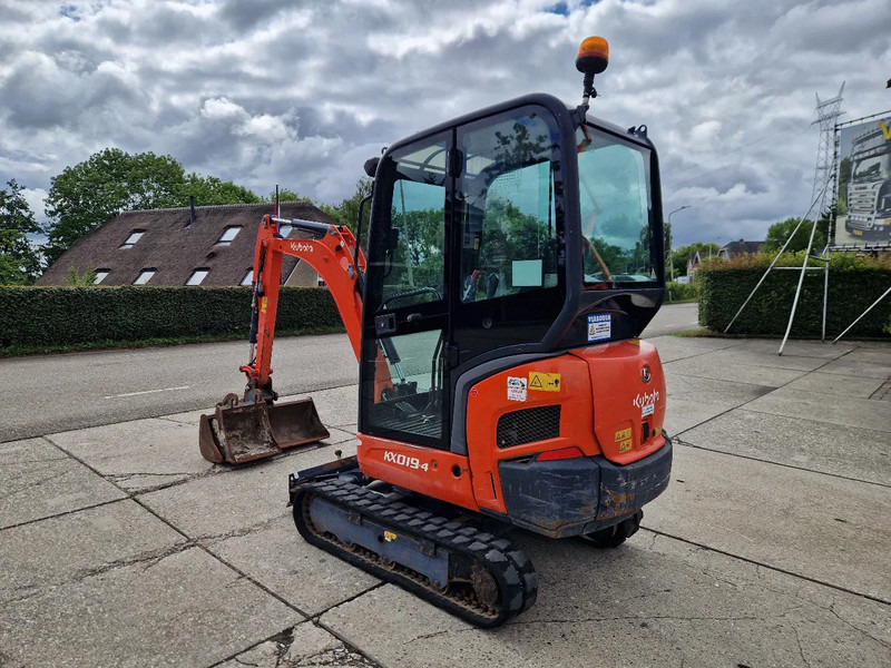 Kubota KX019-4 CW05 met 2 bakken - حفار صغير: صورة 4 Kubota KX019-4 CW05 met 2 bakken - حفار صغير: صورة 4