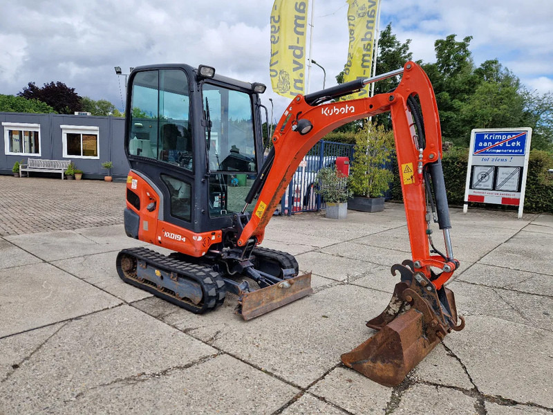 Kubota KX019-4 CW05 met 2 bakken - حفار صغير: صورة 2 Kubota KX019-4 CW05 met 2 bakken - حفار صغير: صورة 2