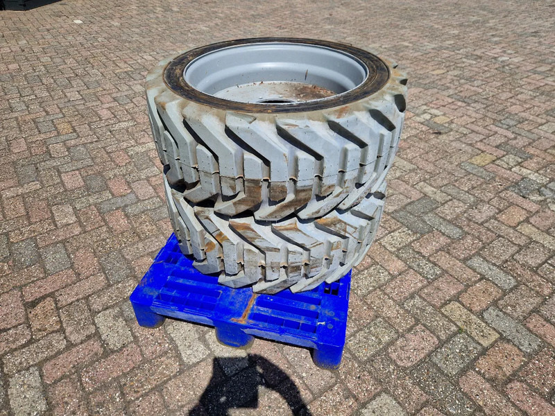 Onbekend 3x nieuwe OUTRIGGER volgeschuimde hoogwerkerband met velg - إطارات: صورة 1 Onbekend 3x nieuwe OUTRIGGER volgeschuimde hoogwerkerband met velg - إطارات: صورة 1