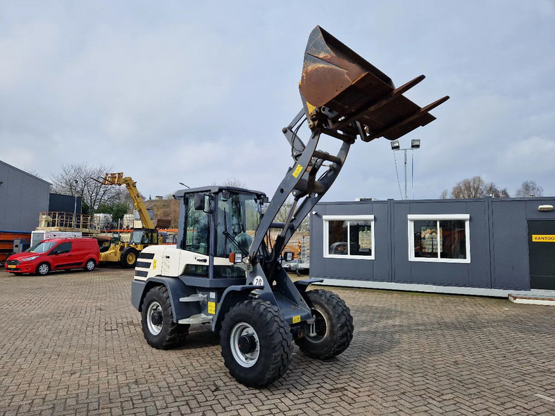 Yanmar / Terex TL80 met NL kenteken very low hours! - اللودر بعجل: صورة 5 Yanmar / Terex TL80 met NL kenteken very low hours! - اللودر بعجل: صورة 5