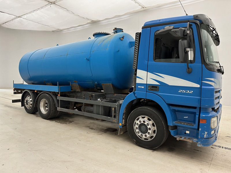 Mercedes-Benz Actros 2532 - 6x2 - شاحنة صهريج: صورة 3 Mercedes-Benz Actros 2532 - 6x2 - شاحنة صهريج: صورة 3