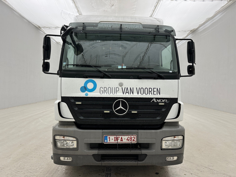Mercedes-Benz Axor 1833 - شاحنة صندوقية: صورة 2 Mercedes-Benz Axor 1833 - شاحنة صندوقية: صورة 2